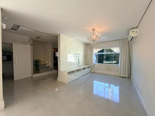 Casa com 565m² 4 quartos e 3 banheiros, à venda, no bairro Interlagos em São Paulo
