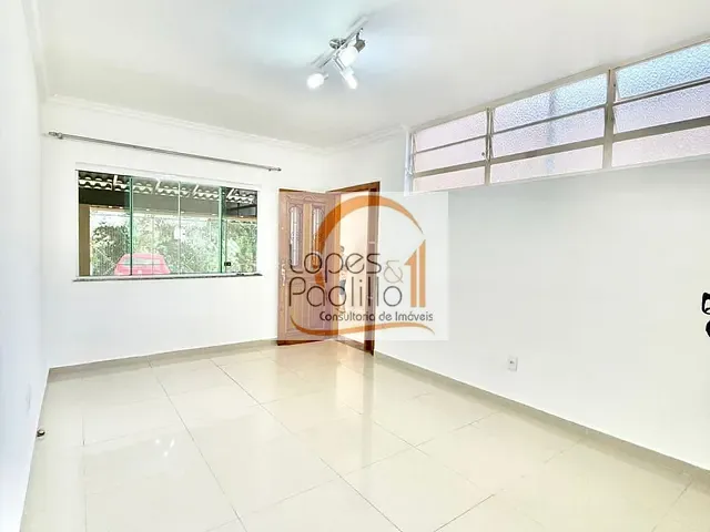 Casa com 250m² 2 quartos e 2 banheiros, para alugar, no bairro Vila Thais em Atibaia