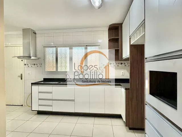 Casa com 250m² 2 quartos e 2 banheiros, para alugar, no bairro Vila Thais em Atibaia