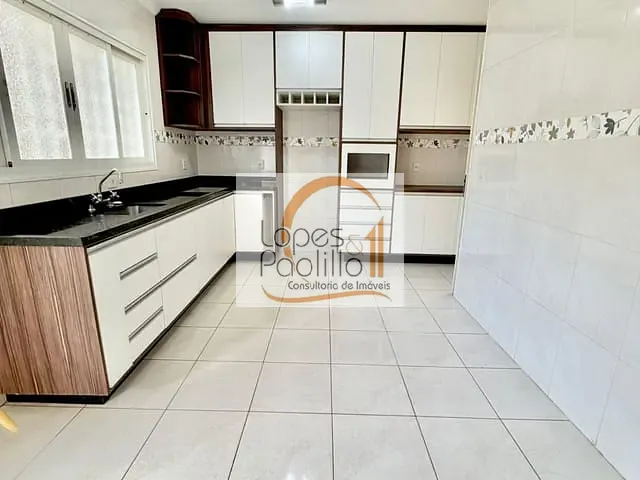 Casa com 250m² 2 quartos e 2 banheiros, para alugar, no bairro Vila Thais em Atibaia