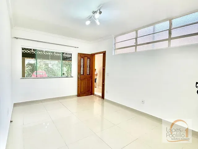 Casa com 250m² 2 quartos e 2 banheiros, para alugar, no bairro Vila Thais em Atibaia
