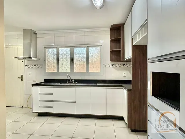 Casa com 250m² 2 quartos e 2 banheiros, para alugar, no bairro Vila Thais em Atibaia