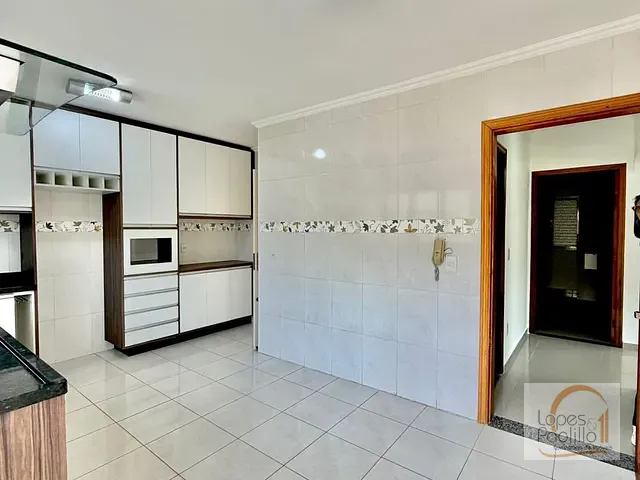 Casa com 250m² 2 quartos e 2 banheiros, para alugar, no bairro Vila Thais em Atibaia