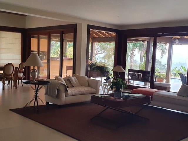 Casa com 1377m² 4 quartos e 7 banheiros, à venda, no bairro Alphaville em Santana de Parnaíba