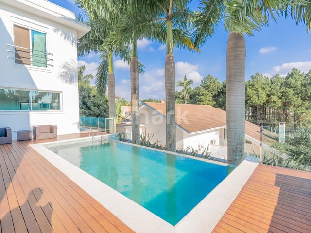Casa com 700m² 4 quartos e 6 banheiros, à venda, no bairro Alphaville em Santana de Parnaíba