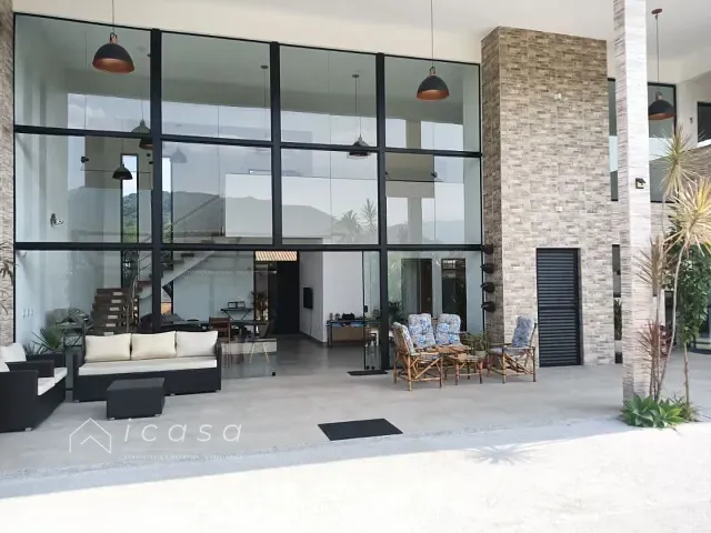 Casa com 500m² 4 quartos e 4 banheiros, à venda, no bairro Jardim Carolina em Ubatuba