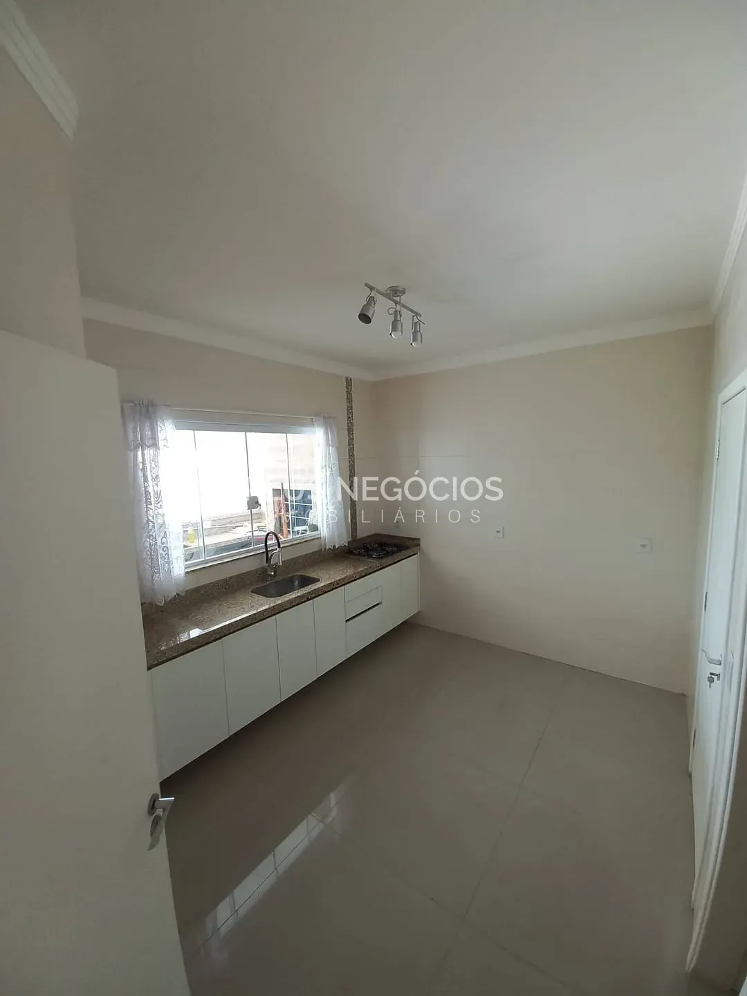 Casa, 3 quartos, 244 m² - Foto 2