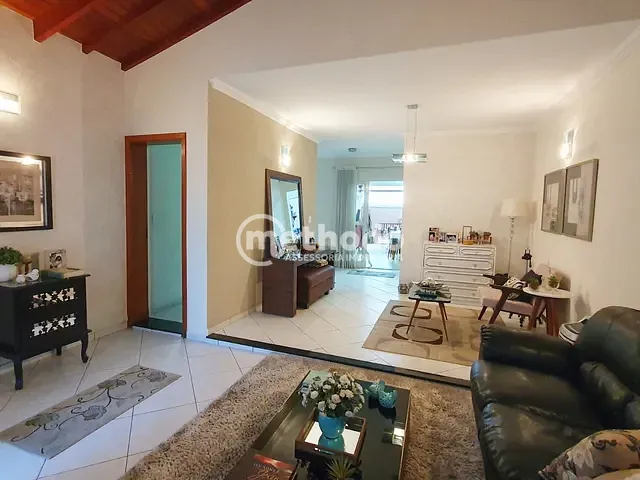 Casa com 270m² 3 quartos e 3 banheiros, à venda, no bairro Vila Faustina II em Valinhos