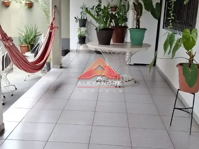 Casa com 300m² 2 quartos e 2 banheiros, à venda, no bairro Jardim Rio Santos em Caraguatatuba