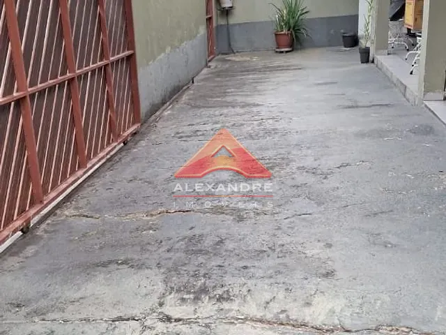 Casa com 300m² 2 quartos e 2 banheiros, à venda, no bairro Jardim Rio Santos em Caraguatatuba