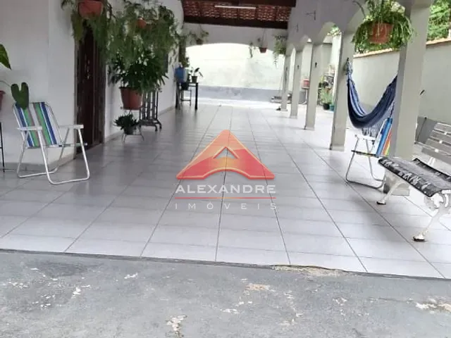 Casa com 300m² 2 quartos e 2 banheiros, à venda, no bairro Jardim Rio Santos em Caraguatatuba