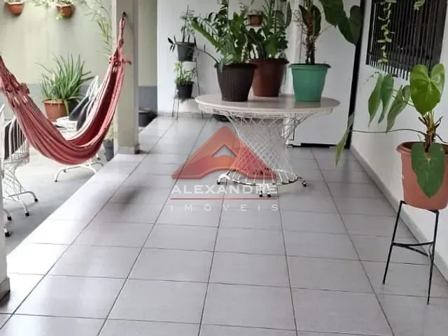 Casa com 300m² 2 quartos e 2 banheiros, à venda, no bairro Jardim Rio Santos em Caraguatatuba