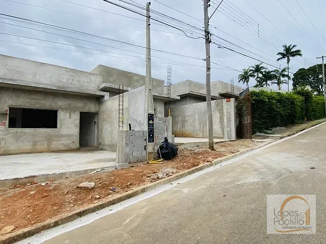 Casa com 180m² 3 quartos e 3 banheiros, à venda, no bairro Vila Petrópolis em Atibaia