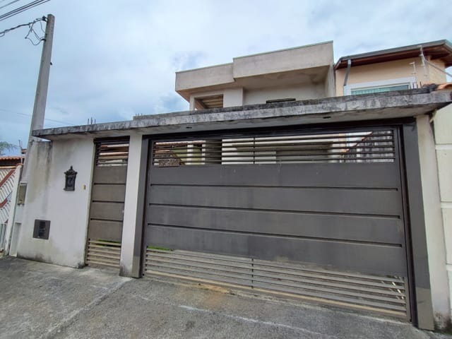 Casa com 8m² 3 quartos e 3 banheiros, à venda, no bairro Parque das Palmeiras em Pindamonhangaba