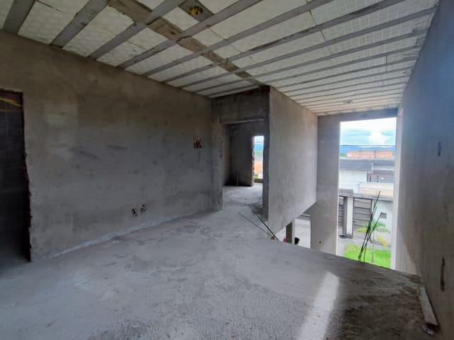 Casa com 8m² 3 quartos e 3 banheiros, à venda, no bairro Parque das Palmeiras em Pindamonhangaba