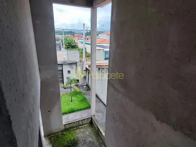 Casa com 8m² 3 quartos e 3 banheiros, à venda, no bairro Parque das Palmeiras em Pindamonhangaba