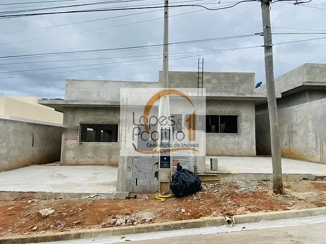 Casa com 180m² 3 quartos e 3 banheiros, à venda, no bairro Vila Petrópolis em Atibaia