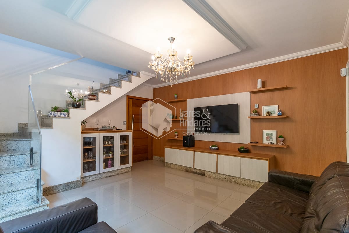 Casa à venda com 3 quartos, 125m² - Foto 1