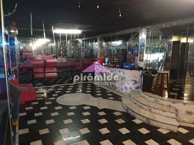 Casa com 454m², à venda, no bairro Jardim São Dimas em São José dos Campos