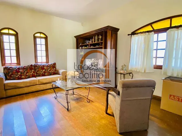 Casa com 900m² 3 quartos e 2 banheiros, à venda, no bairro Loteamento Vale das Flores em Atibaia