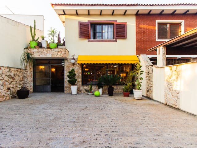 Foto do Casa - Casa tipo para venda em Lapa com 3 quartos, sendo 1 suíte, 240m² | Lares e Andares Imóveis