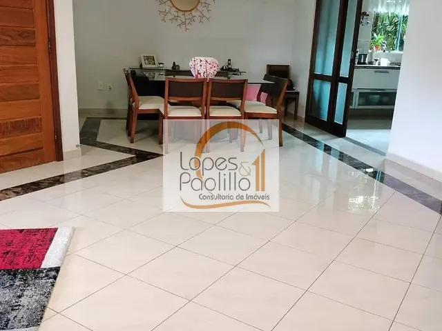 Casa com 480m² 4 quartos e 5 banheiros, à venda, no bairro Vila Petrópolis em Atibaia