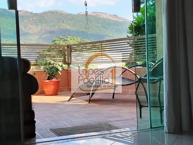 Casa com 480m² 4 quartos e 5 banheiros, à venda, no bairro Vila Petrópolis em Atibaia