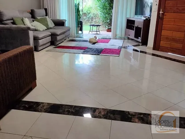 Casa com 480m² 4 quartos e 5 banheiros, à venda, no bairro Vila Petrópolis em Atibaia