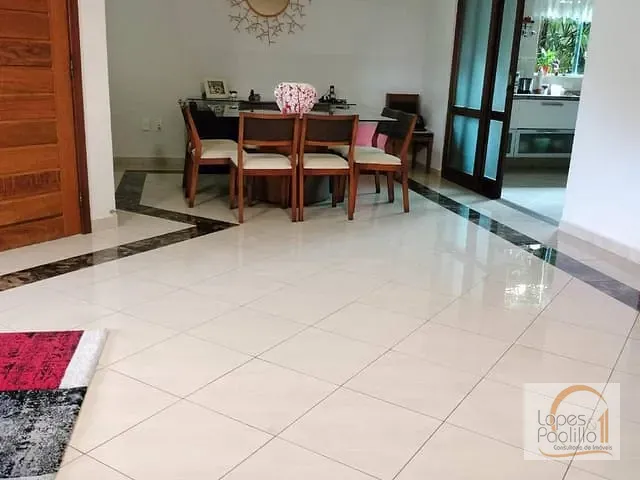 Casa com 480m² 4 quartos e 5 banheiros, à venda, no bairro Vila Petrópolis em Atibaia