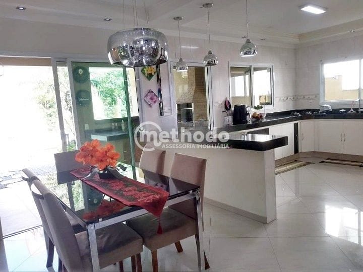 Casa, 4 quartos, 259 m² - Foto 1