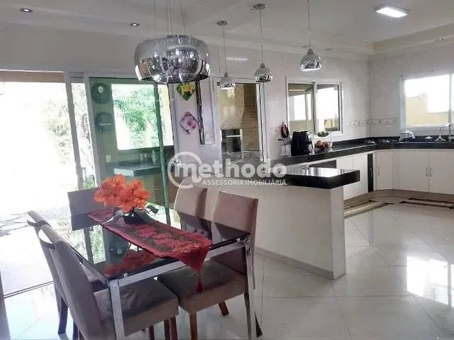 Casa com 300m² 4 quartos e 4 banheiros, à venda, no bairro Roncáglia em Valinhos