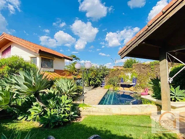 Casa com 715m² 3 quartos e 3 banheiros, à venda, no bairro Vila Gardênia em Atibaia