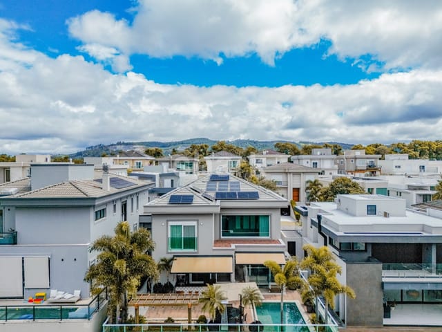 Casa com 441m² 4 quartos e 6 banheiros, à venda, no bairro Alphaville em Santana de Parnaíba