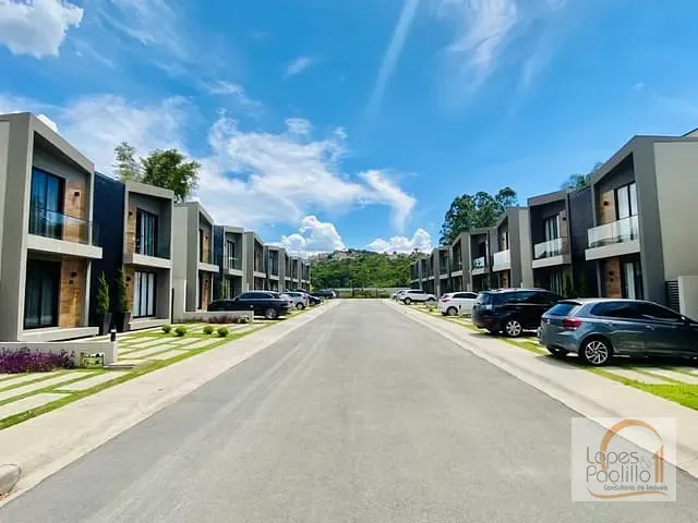 Casa com 200m² 2 quartos e 2 banheiros, à venda, no bairro Chácaras Interlagos em Atibaia