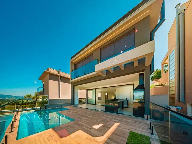 Casa com 360m² 4 quartos e 5 banheiros, à venda, no bairro Alphaville em Santana de Parnaíba