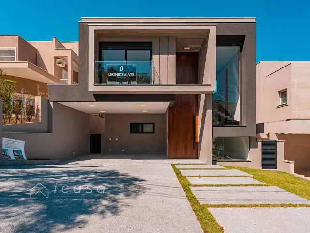 Casa com 360m² 4 quartos e 5 banheiros, à venda, no bairro Alphaville em Santana de Parnaíba