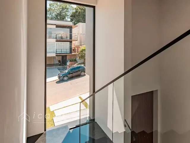 Casa com 360m² 4 quartos e 5 banheiros, à venda, no bairro Alphaville em Santana de Parnaíba