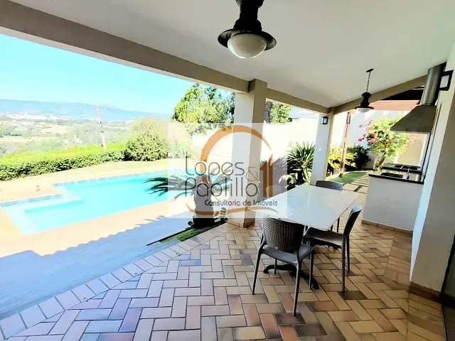 Casa com 1300m² 4 quartos e 3 banheiros, para alugar, no bairro Estância Santa Maria do Portão em Atibaia
