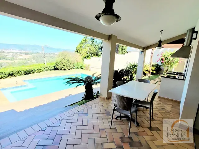 Casa com 1300m² 4 quartos e 3 banheiros, para alugar, no bairro Estância Santa Maria do Portão em Atibaia