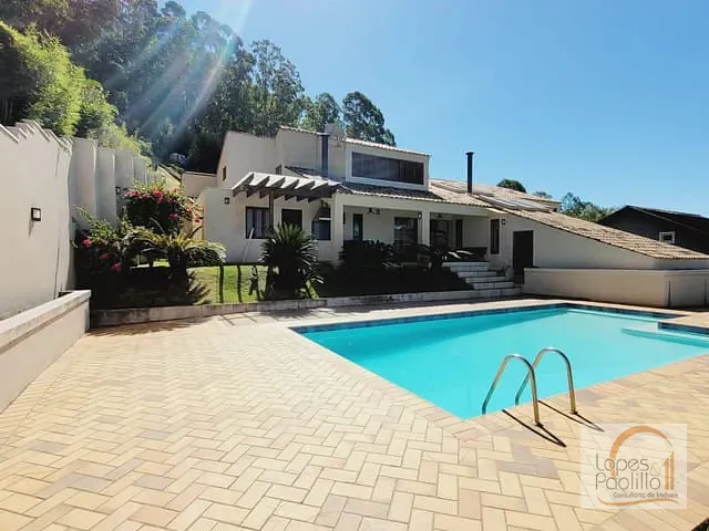 Casa com 1300m² 4 quartos e 3 banheiros, para alugar, no bairro Estância Santa Maria do Portão em Atibaia