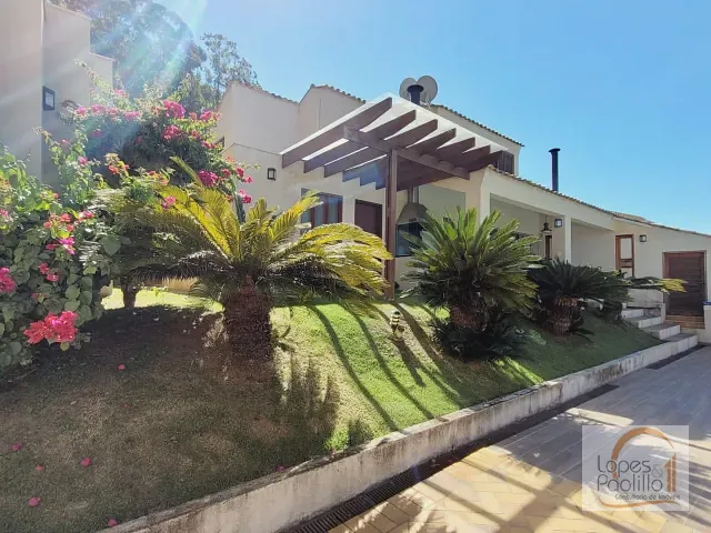 Casa com 1300m² 4 quartos e 3 banheiros, para alugar, no bairro Estância Santa Maria do Portão em Atibaia