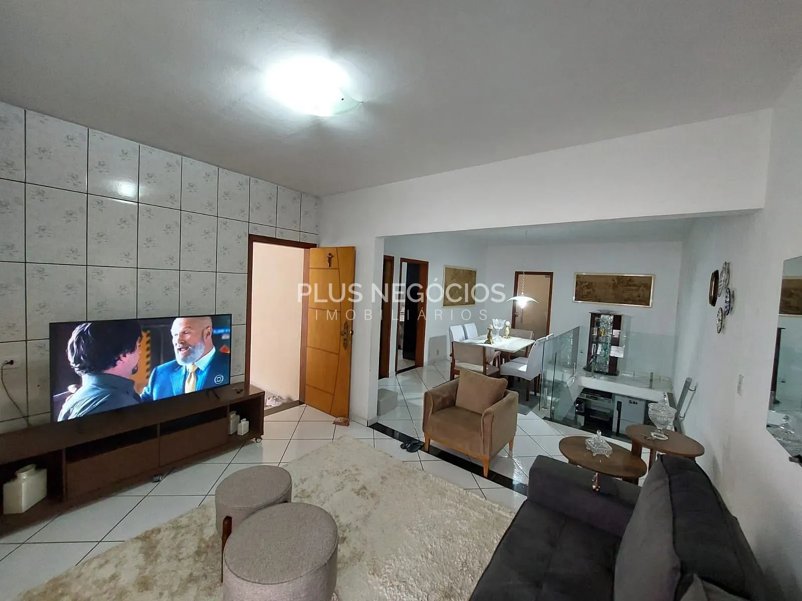 Casa, 4 quartos, 217 m² - Foto 2