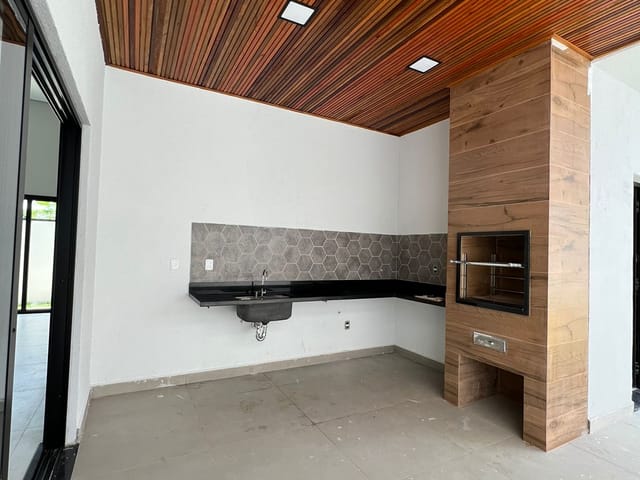 Casa com 305m² 3 quartos e 3 banheiros, à venda, no bairro Jardim Marlene Miranda em Taubaté