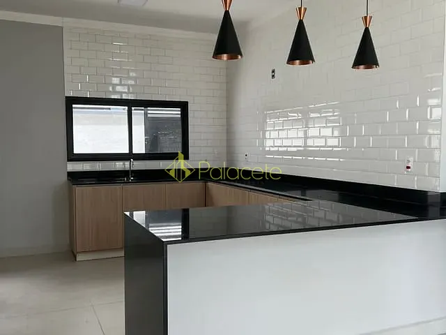 Casa com 305m² 3 quartos e 3 banheiros, à venda, no bairro Jardim Marlene Miranda em Taubaté