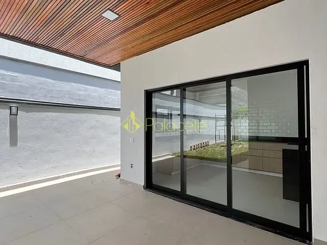 Casa com 305m² 3 quartos e 3 banheiros, à venda, no bairro Jardim Marlene Miranda em Taubaté