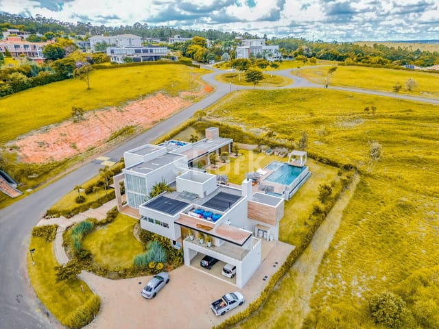 Casa com 2300m² 5 quartos e 7 banheiros, à venda, no bairro Condomínio Terras de São José em Itu