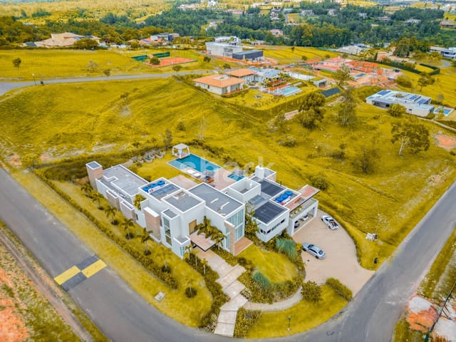 Casa com 2300m² 5 quartos e 7 banheiros, à venda, no bairro Condomínio Terras de São José em Itu