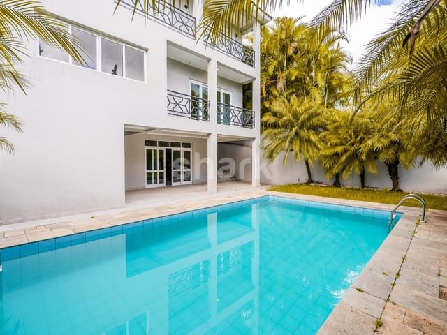 Casa com 490m² 4 quartos e 6 banheiros, à venda ou para alugar, no bairro Alphaville em Santana de Parnaíba