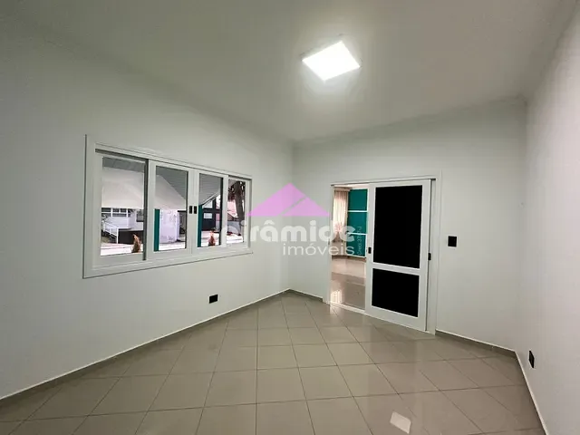 Casa com 303m² 4 quartos e 4 banheiros, à venda, no bairro Urbanova em São José dos Campos
