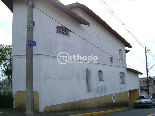 Casa com 300m² 3 quartos e 2 banheiros, à venda, no bairro Vila Mota em Bragança Paulista